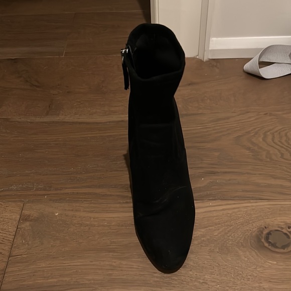 Black Steve Madden block heel booties - Picture 2 of 3